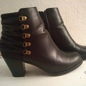 Shoedazzle booties